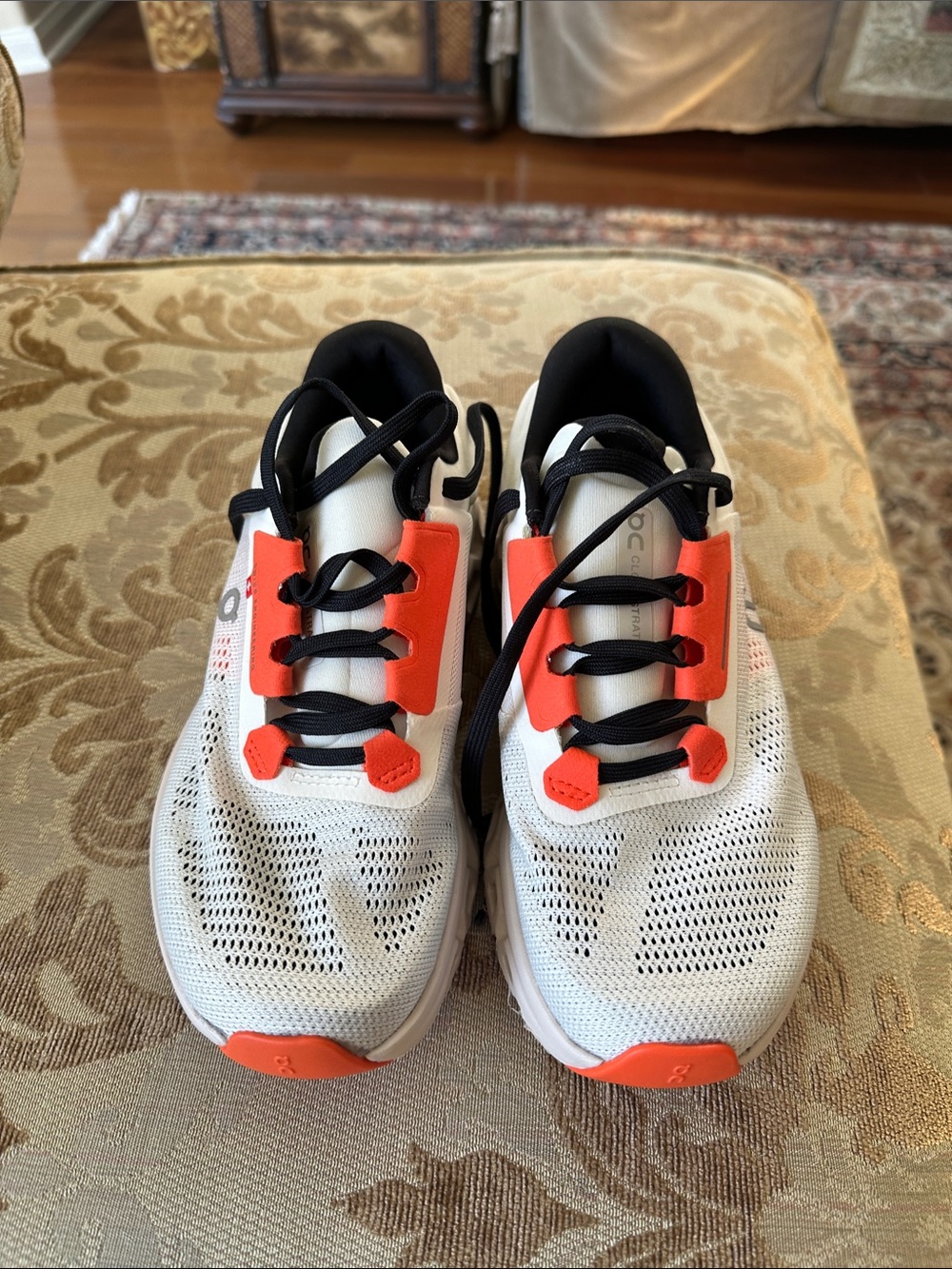 On ClouldStratus Sneakers size 5.5